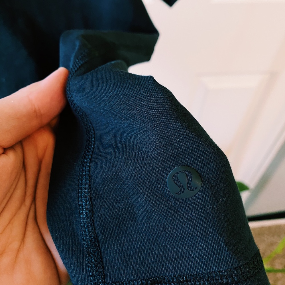 Lululemon 5 Year Basic V - image 3